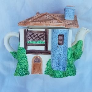 Cottagecore house shaped teapot